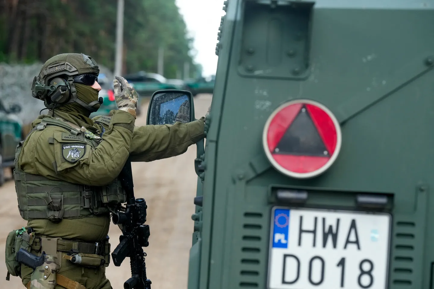 Żołnierze reagują na naruszenie granicy. Jedna osoba trafiła do szpitala