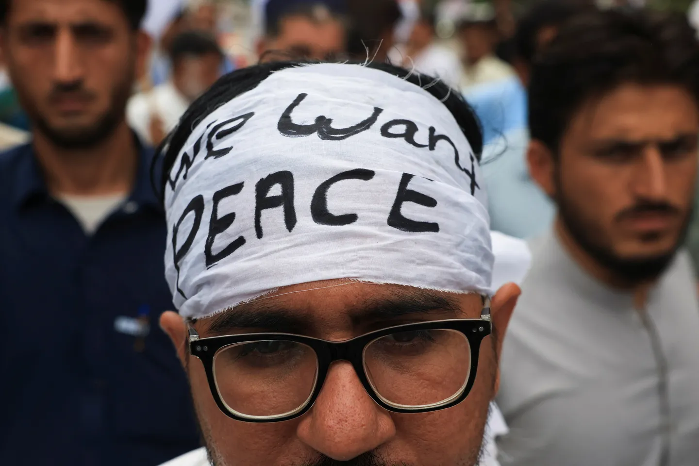Roadside bomb kills two police officers in northwest Pakistan