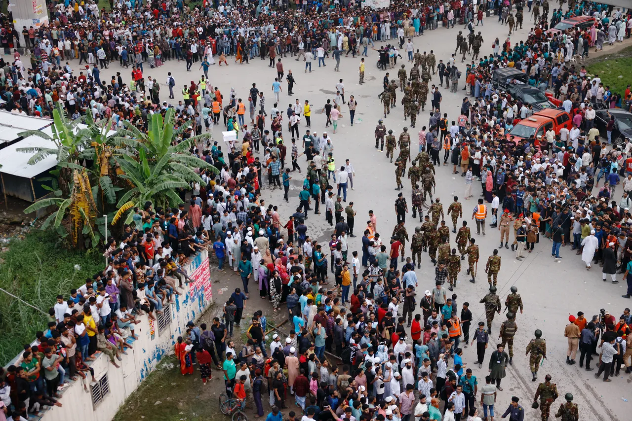 بنګلادیش کې د هوايي ځواکونو اړوند د یوې روزنیزې الوتکې د سقوط له امله د مړو شمیره ۲۷ تنو ته لوړه شوه