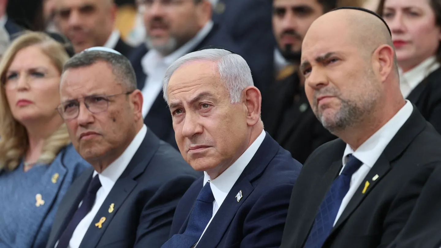 رئيس أركان جيش الاحتلال السابق يصف ما يحدث في غزة بـ"جرائم حرب".. ولابيد يدعو لانتخابات مبكرة