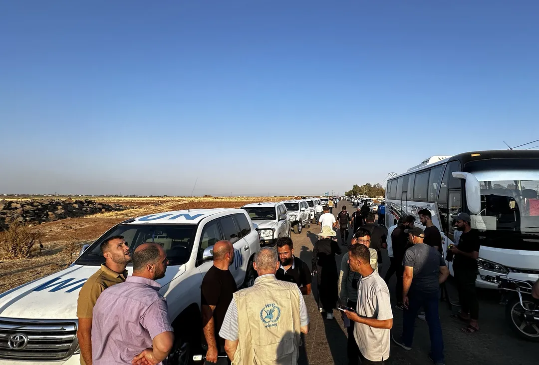 სირიის მთავრობამ, სუვეიდაში, ჩარჩენილი ოჯახების ევაკუაციისთვის ავტობუსები გაგზავნა