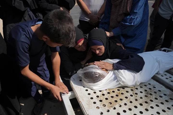 اسرائیلو د غزې په بریدونو کې د دریم ټولګي زده کونکي په ګډون پنځه فلسطینیان ووژل شول