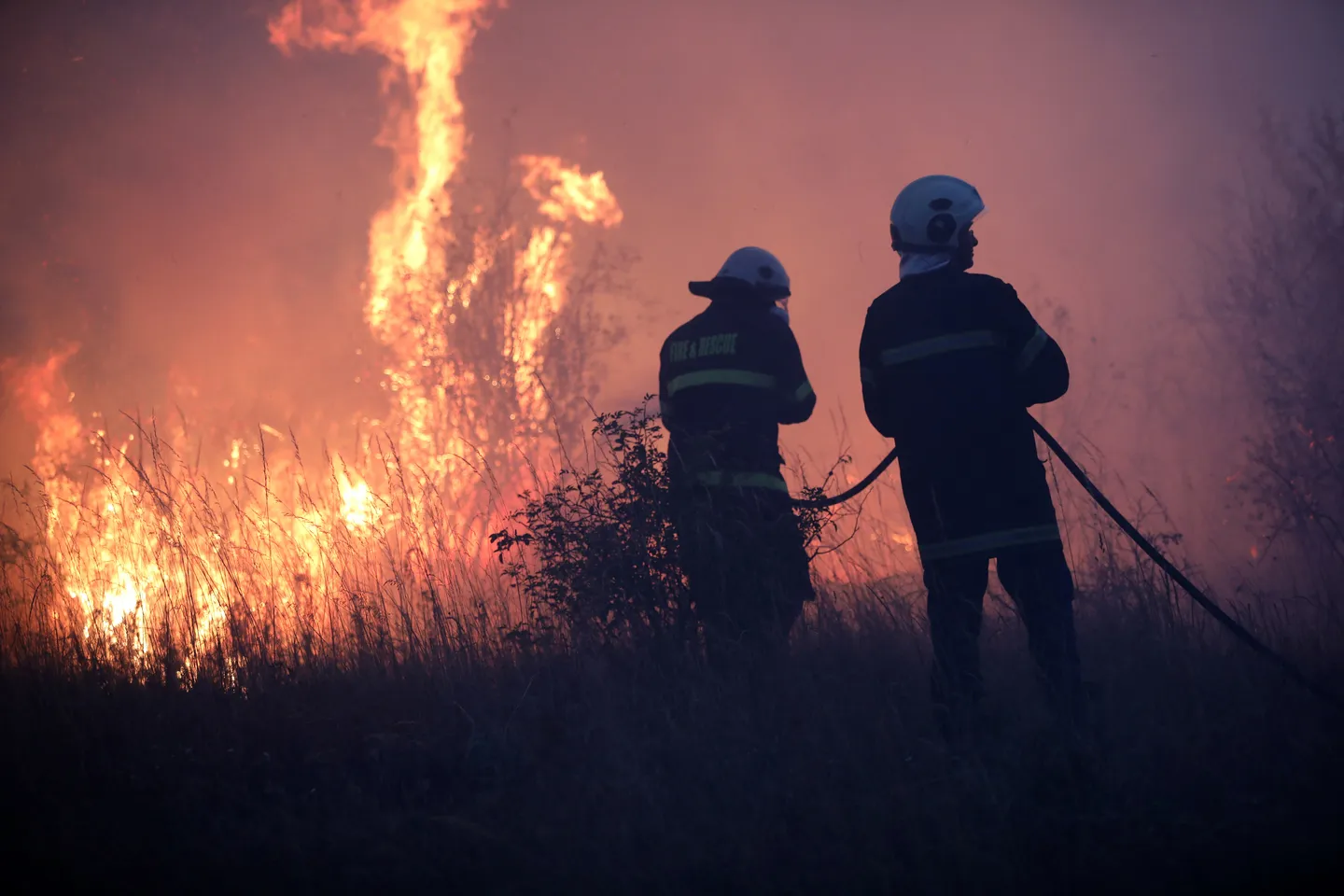 Bullgari, vazhdojnë përpjekjet për shuarjen e zjarreve në jug të vendit