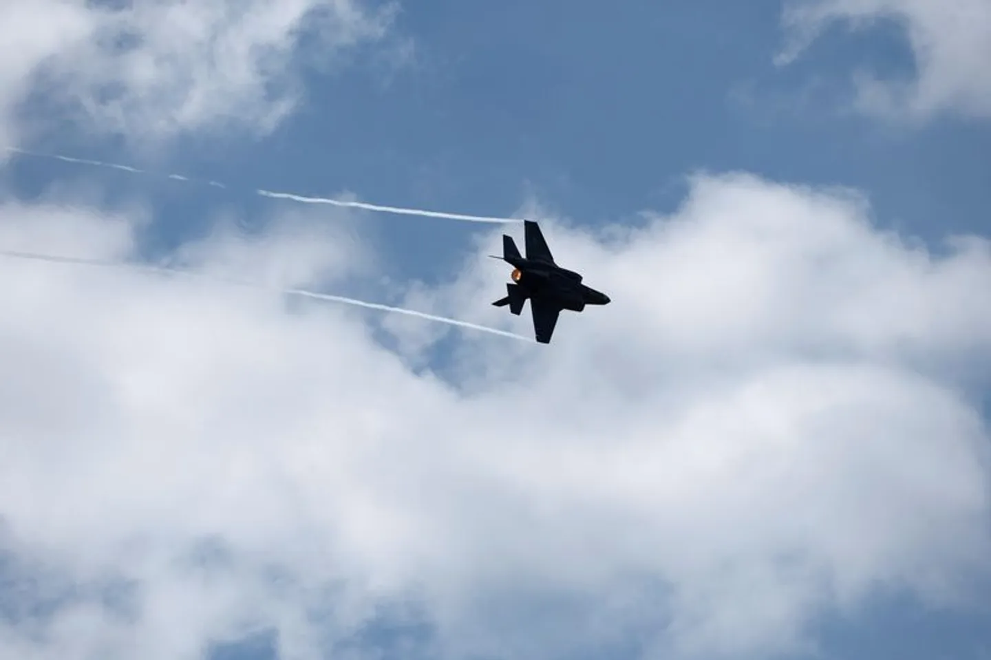 Шпанија го одложува купувањето на американските борбени авиони Ф-35