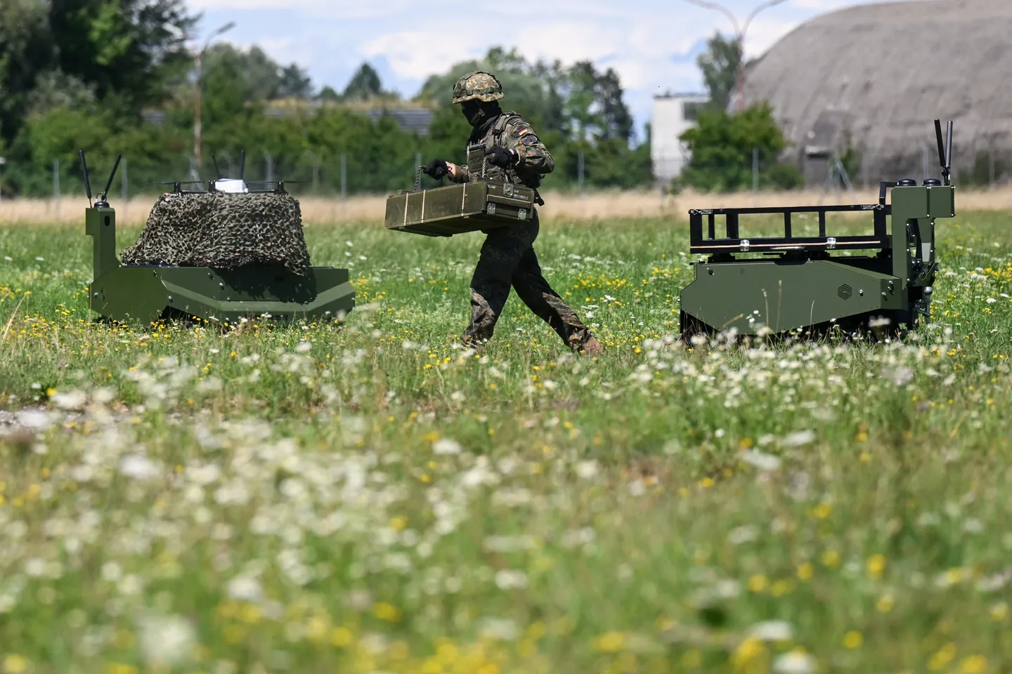 BAAINBw-Chefin will Bundestag bei Bundeswehr-Anschaffungen einschränken