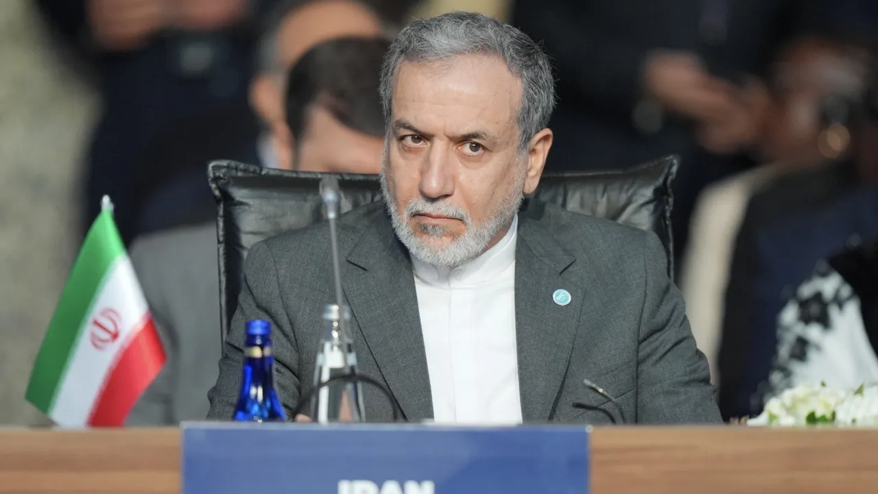 Irão diz que não abandonará o enriquecimento de urânio e sublinha que o programa nuclear é pacífico