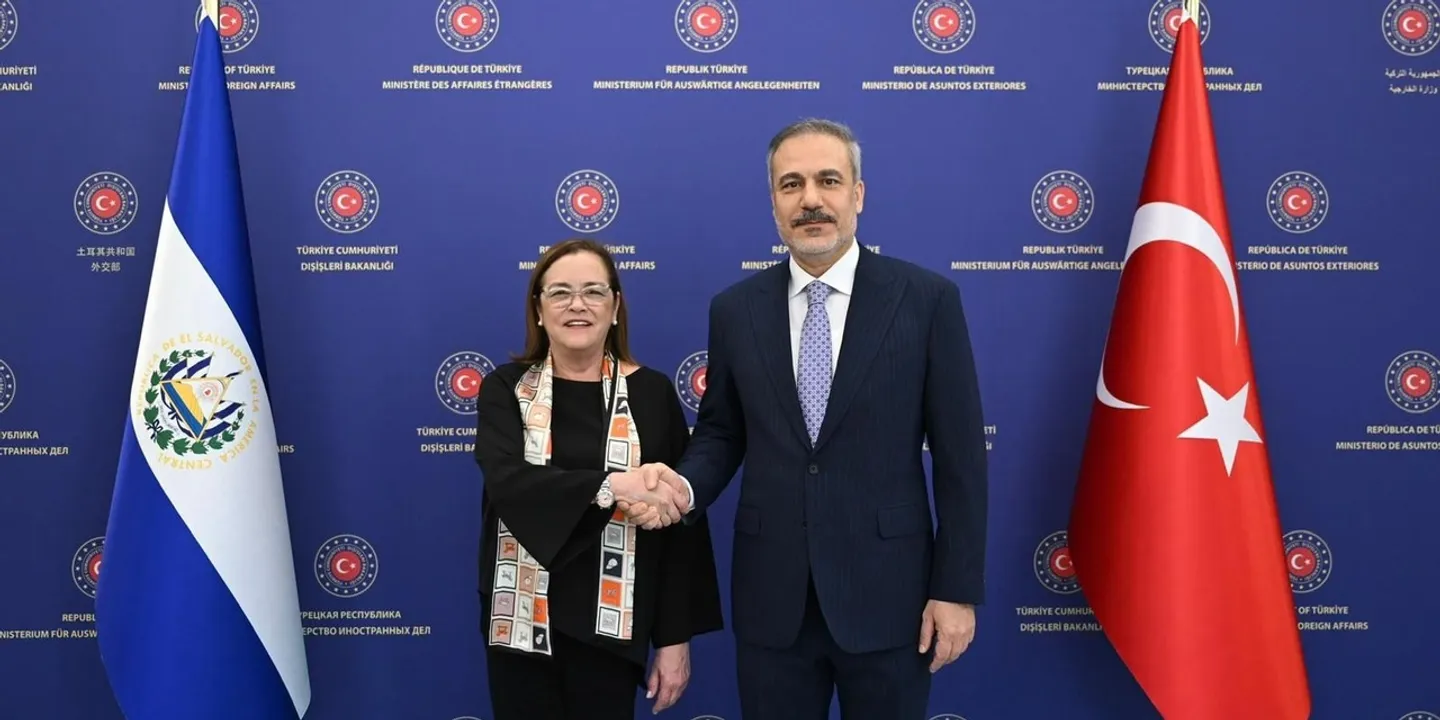 Türkiye adverte que intervirá contra qualquer tentativa de dividir a Síria
