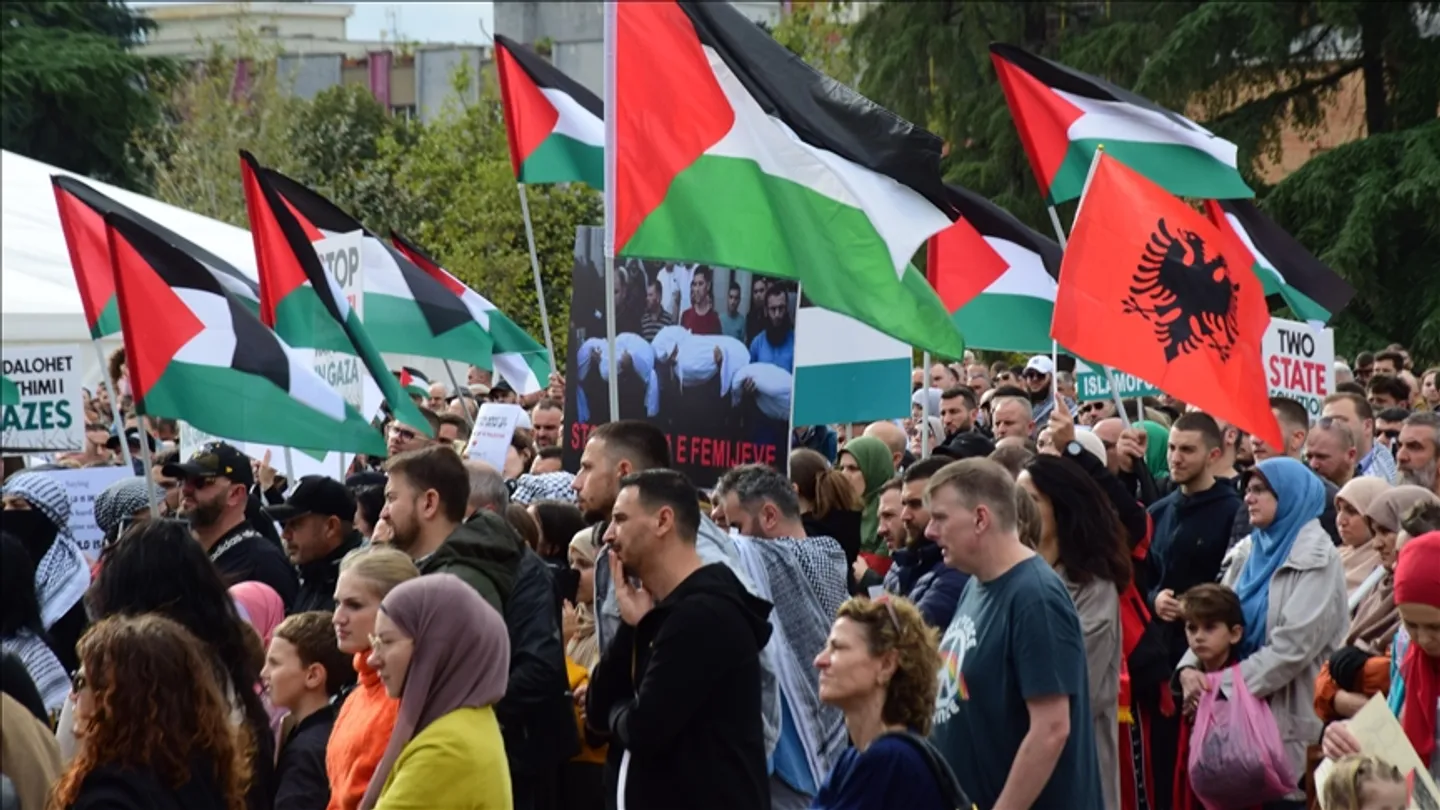 Tirana proteston në mbështetje të Palestinës, e pranishme edhe aktivistja Greta Thunberg
