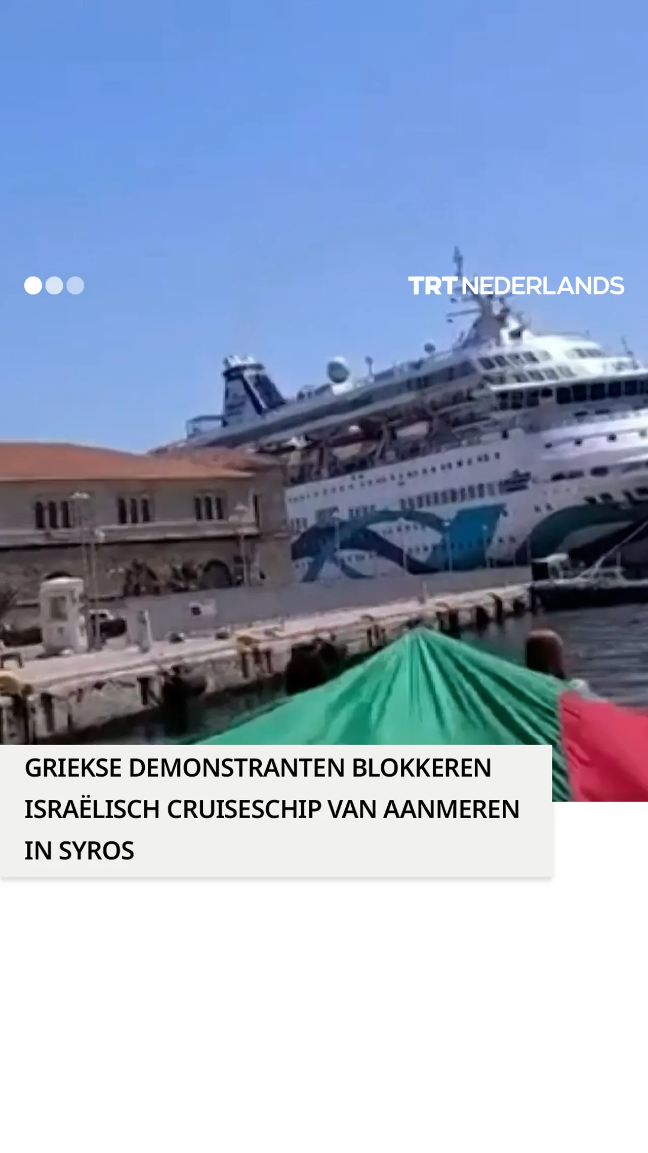 Griekse demonstranten blokkeren Israëlisch cruiseschip van aanmeren in Syros