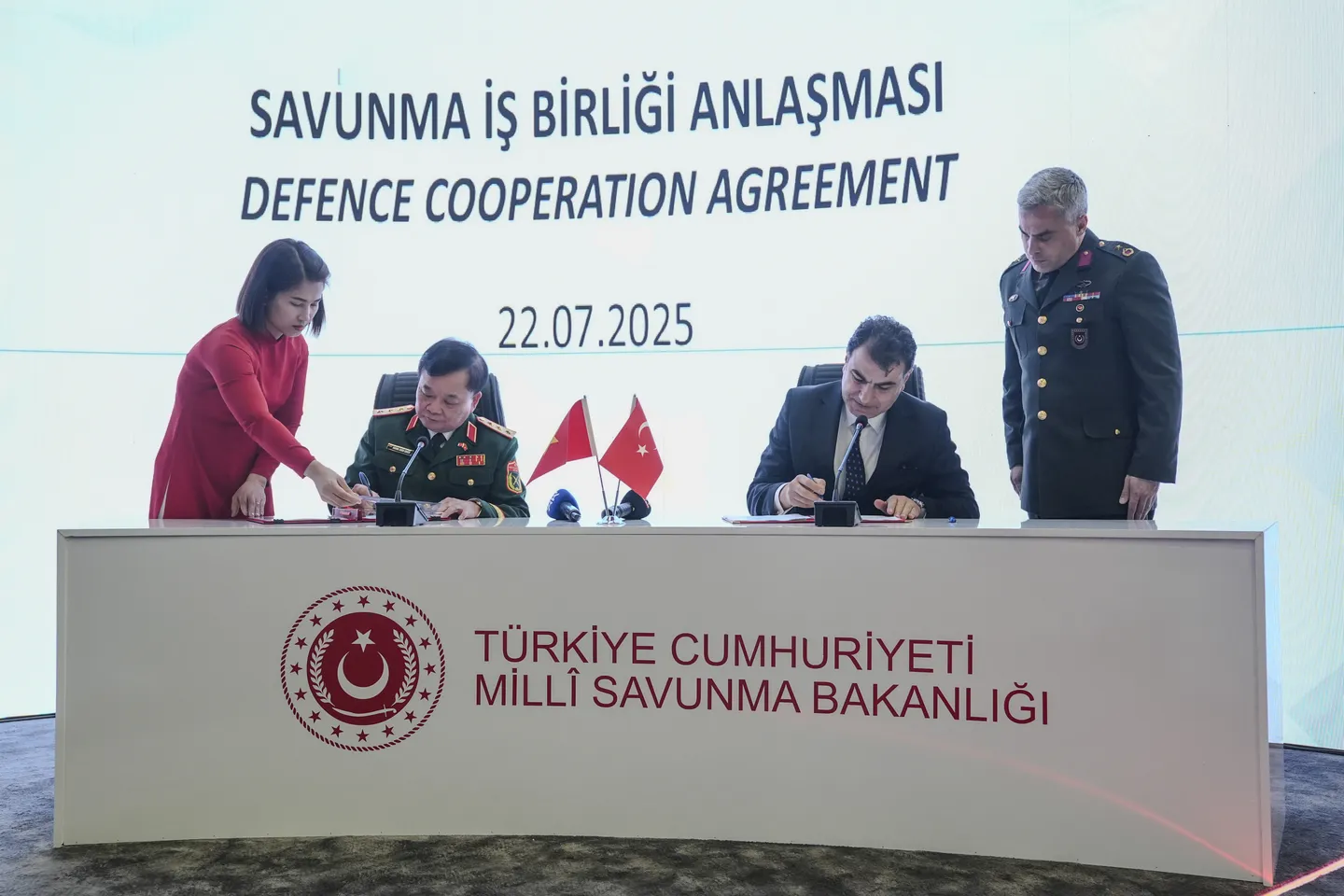 Delegasi pertahanan Vietnam hadir di IDEF 2025 Turkiye