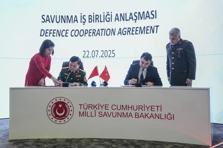 Delegasi pertahanan Vietnam hadir di IDEF 2025 Turkiye
