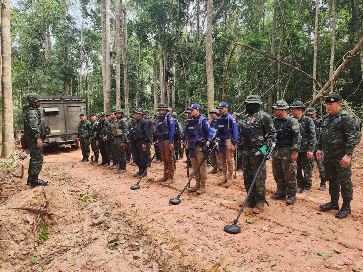 Thailand recalls its ambassador, expels Cambodian envoy over border row