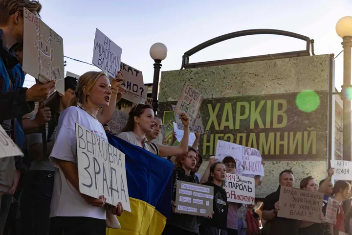 Zelenskyy vows new bill as protests against law weakening anti-graft agencies continue