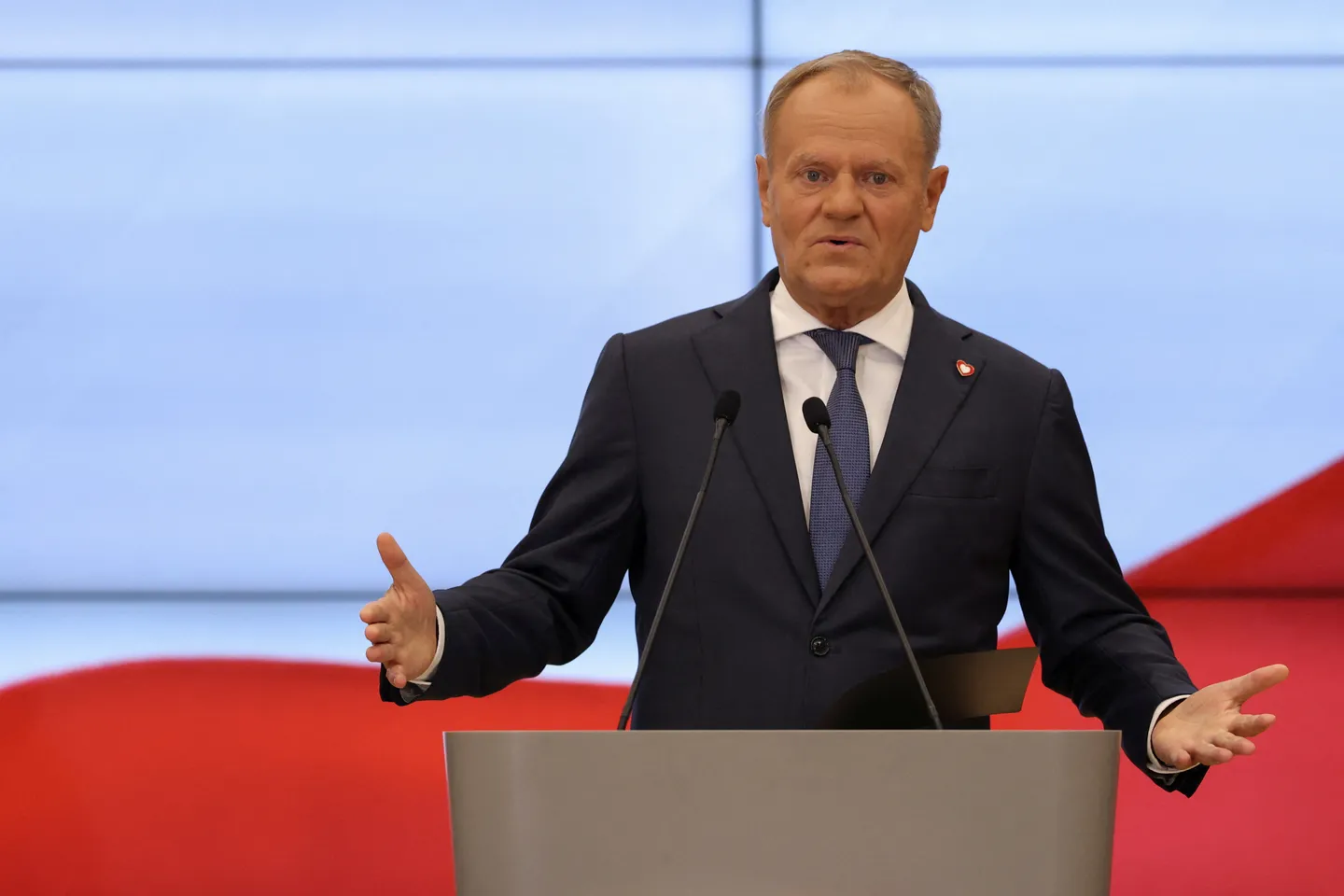 Туск: Европа треба да го убеди Трамп дека на Русија не може да и се верува