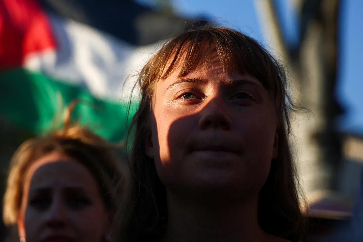 Klimaaktivister aksjonerer mot Equinor på Mongstad
