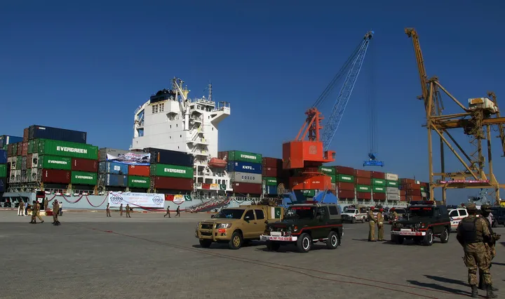 Pakistan, China sign maritime shipping pact