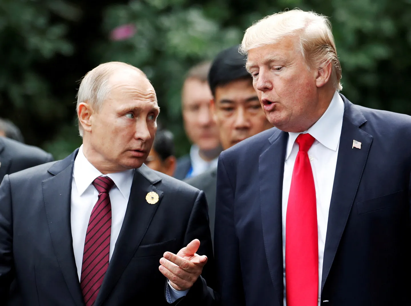 Коцкањето на Трамп против Путин: Мир преку сила