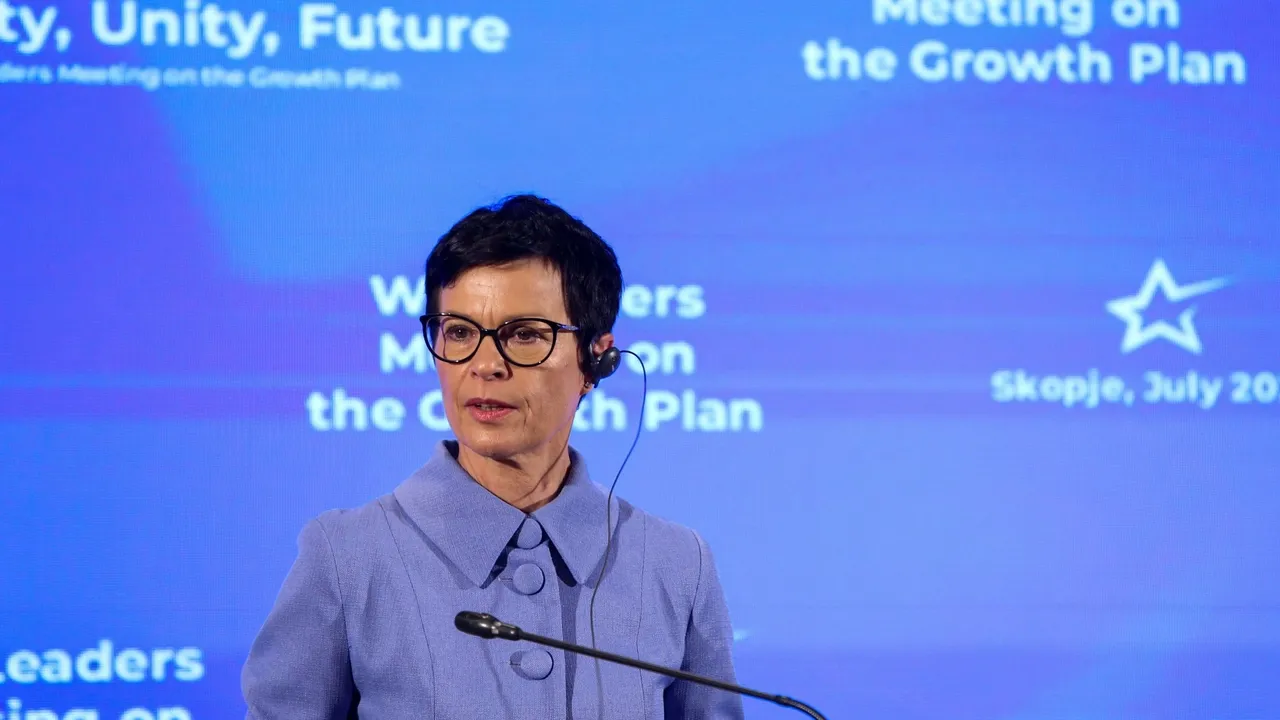 کمیسر توسعه اتحادیه اروپا در اولین سفر رسمی خود به ترکیه با هاکان فیدان دیدار می‌کند