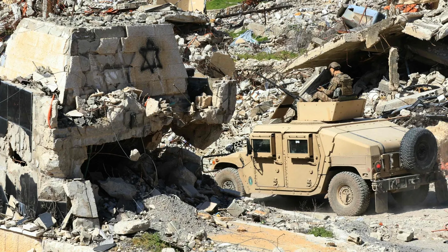 Tropas israelitas entram no sul do Líbano, revistam casas, interrogam locais e trabalhadores sírios