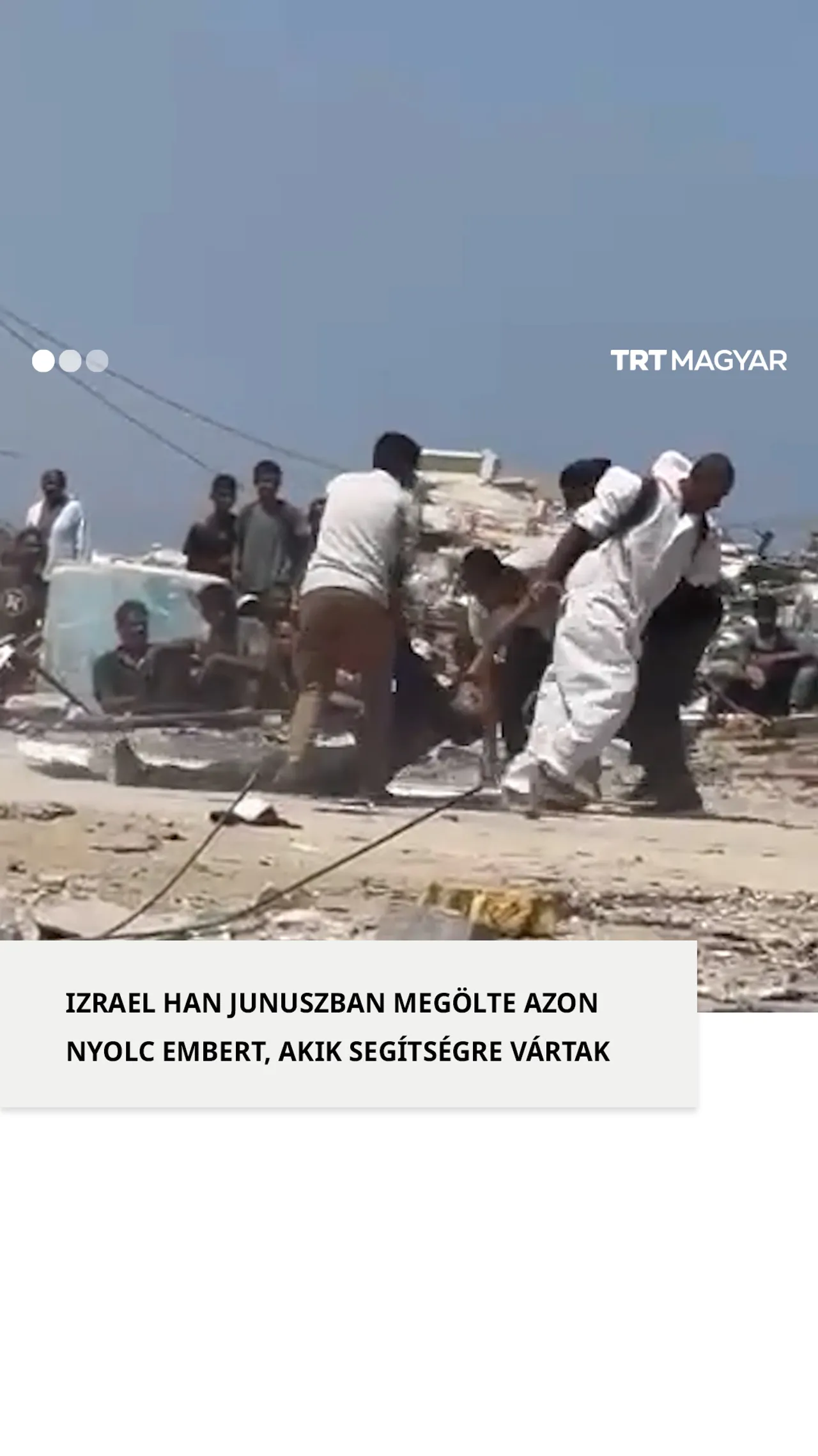 Elszállítják a Han Yunuszi segélypontnál az izraeli erők által lelőtt fiatal férfi holttestét
