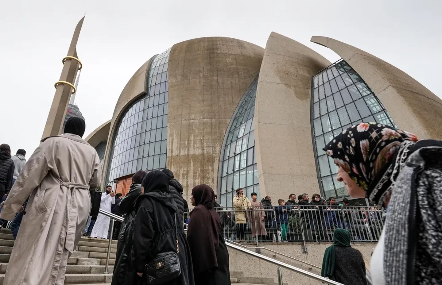 France: selon une rabbine, interdire le voile islamique est une dérive “illibérale”