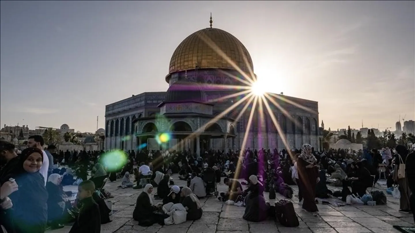 Forcat izraelite arrestojnë myftiun e madh të Jerusalemit pas hytbes në Al-Aksa