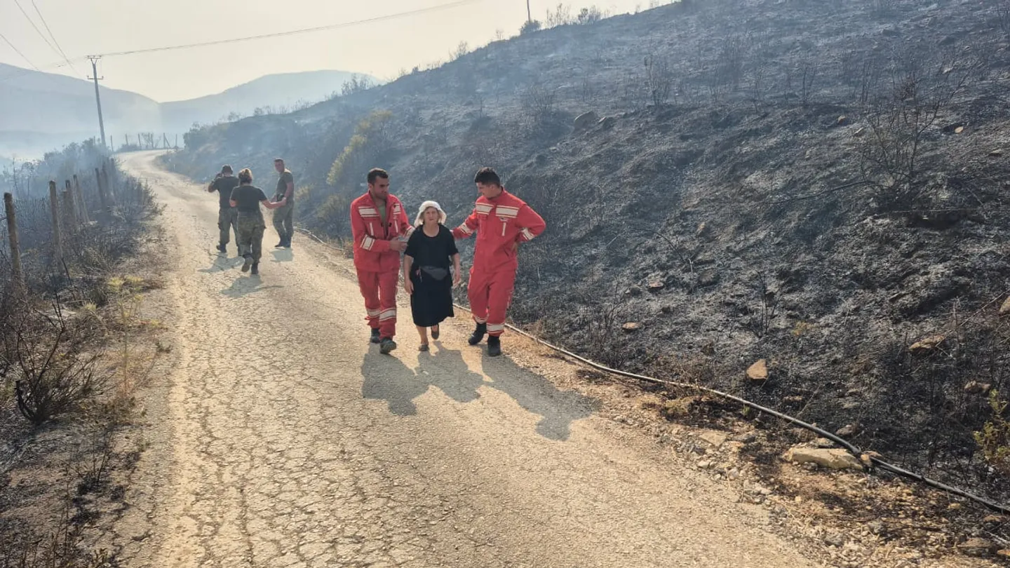 U Albaniji naređena evakuacija tri sela zbog požara