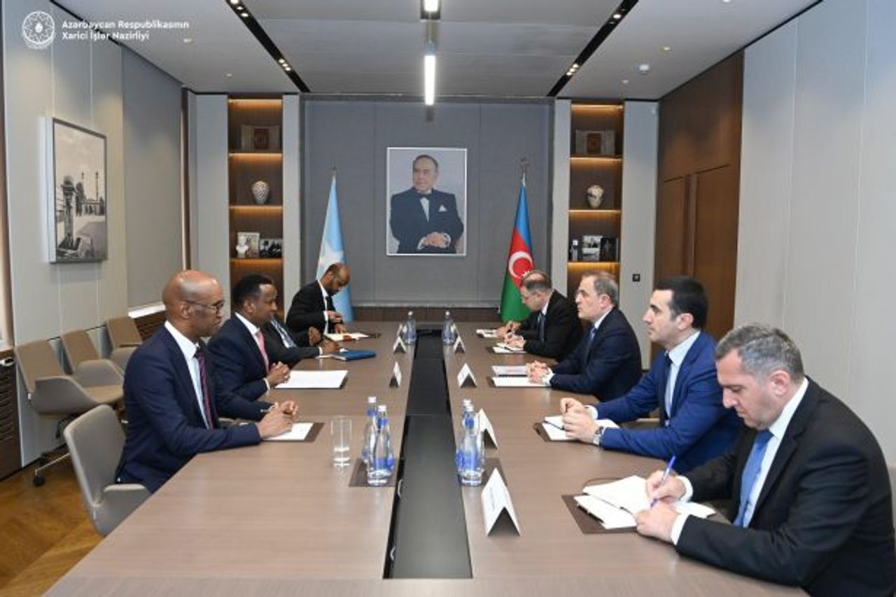 Wasiirrada Arrimaha Dibadda ee Soomaaliya iyo Azerbaijan oo ka wada ...