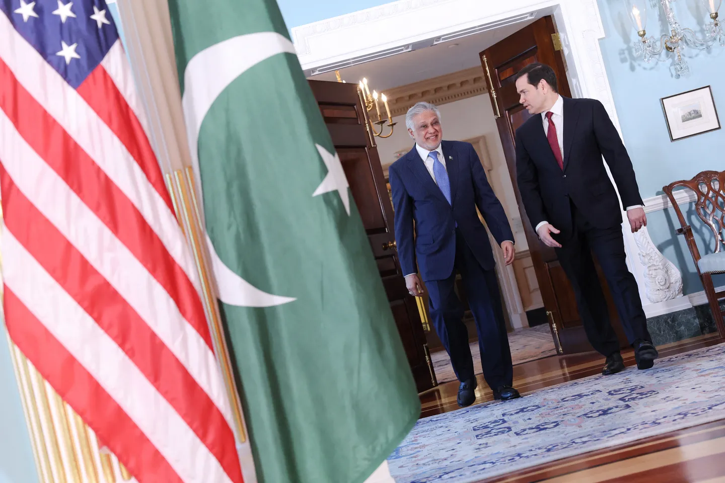 Top US, Pakistan diplomats discuss regional issues