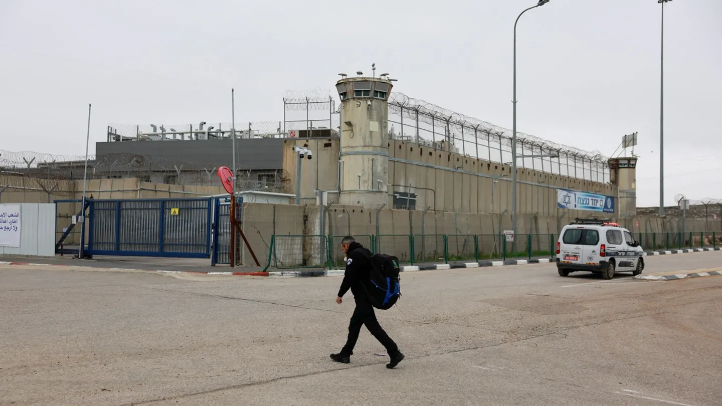 از حمله سگ تا خوراندن الکل؛ وضعیت فلسطینی‌ها در زندان‌های اسرائیل