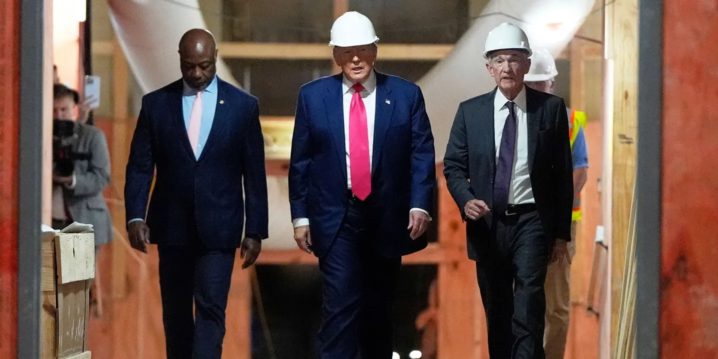 Trump visita a Reserva Federal e discute publicamente com Jerome Powell