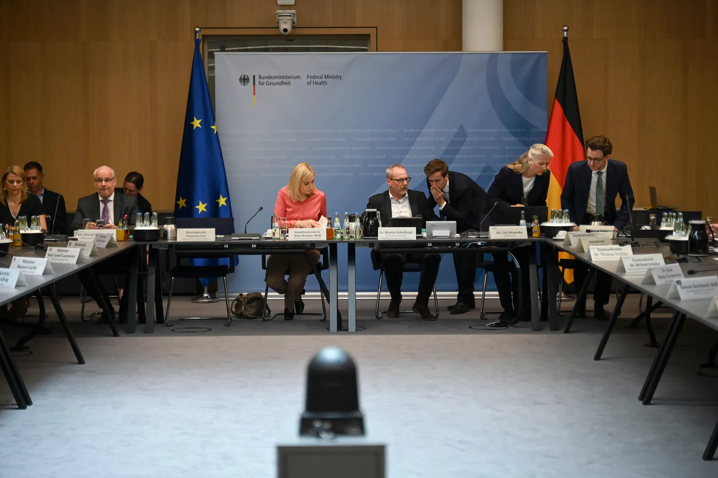 Warken will Anstieg der Eigenanteile für Heimpflege stoppen