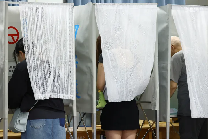 Taiwan casts ballots in 2nd vote targeting opposition politicians