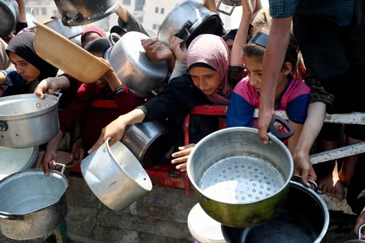 İnsanlar aclıqdan ölməkdə davam edərkən Qəzzaya sadəcə 73 yardım maşını daxil olub