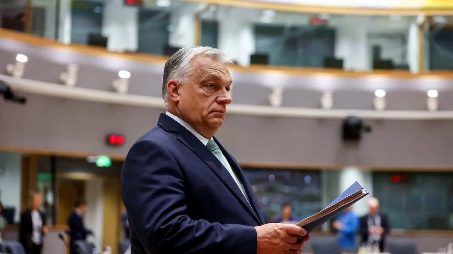 Орбан предложил Украине стать буфером