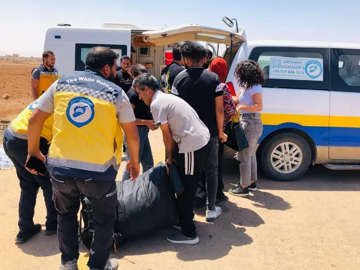 بعد أحداث السويداء.. دمشق تنقل مئات المدنيين وتكثف المساعدات في درعا