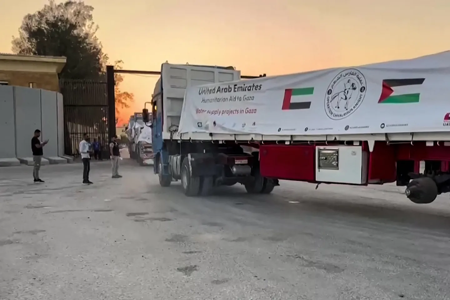 Les premiers camions traversent la frontière entre l’Egypte et la bande de Gaza