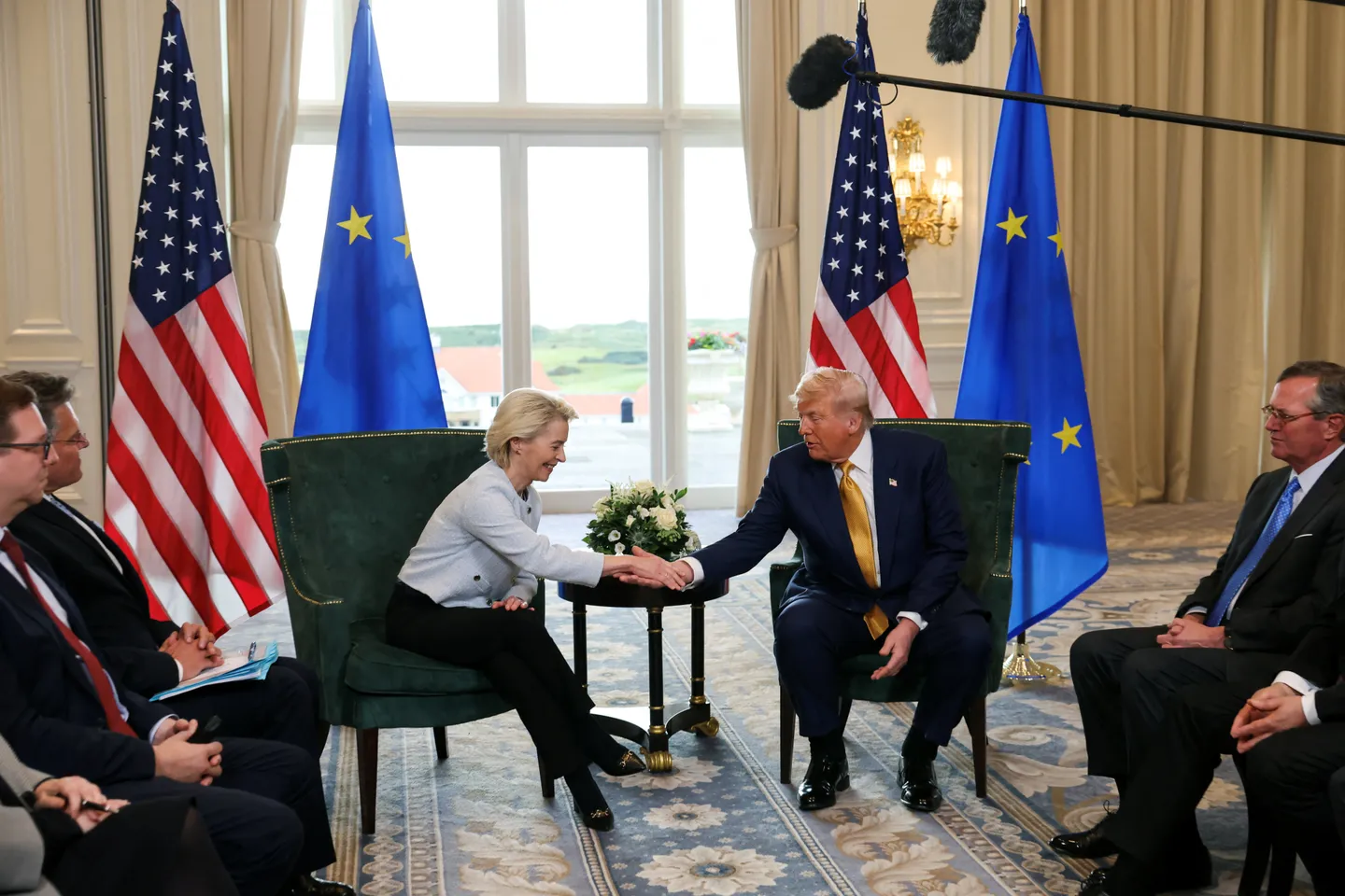 США и ЕС заключили «переломную» и «крупнейшую из всех» сделку