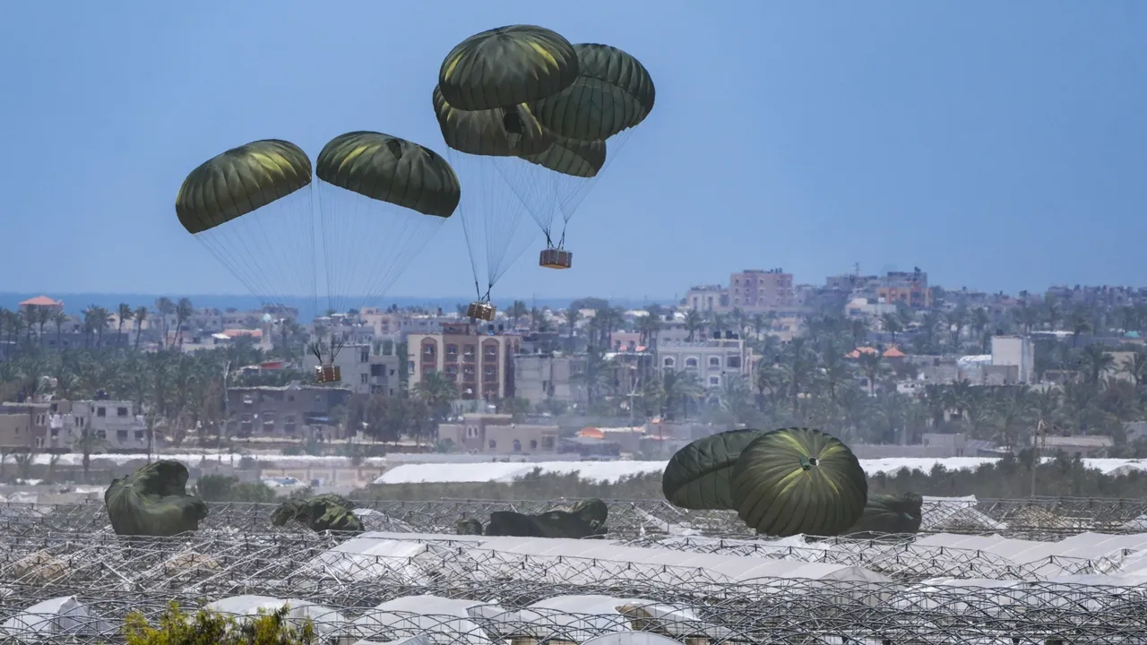 Hamas condena lançamentos aéreos de ajuda de Israel em Gaza