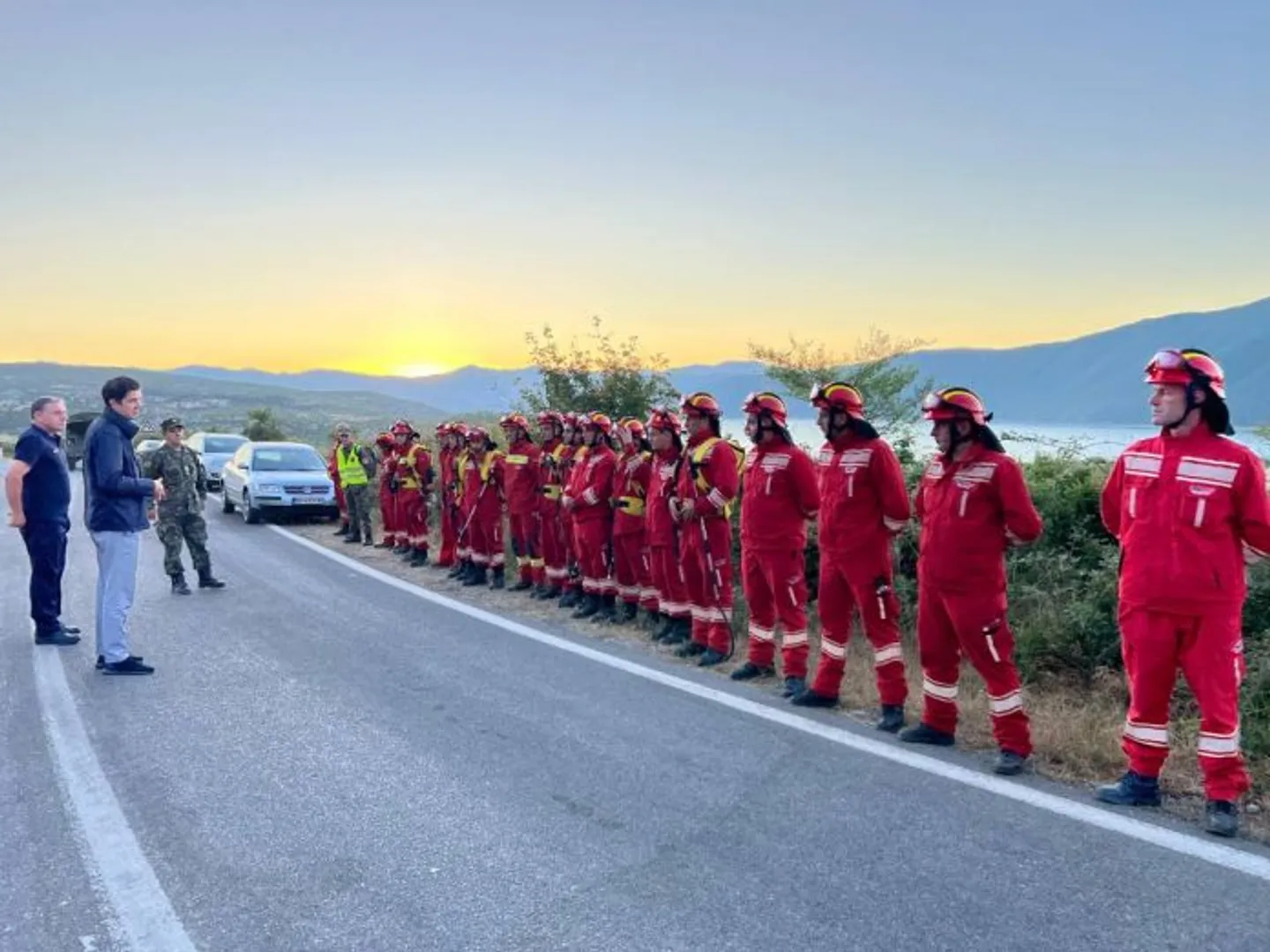 Zjarr në Parkun Kombëtar të Prespës, mbi 150 forca në terren për shuarjen e flakëve