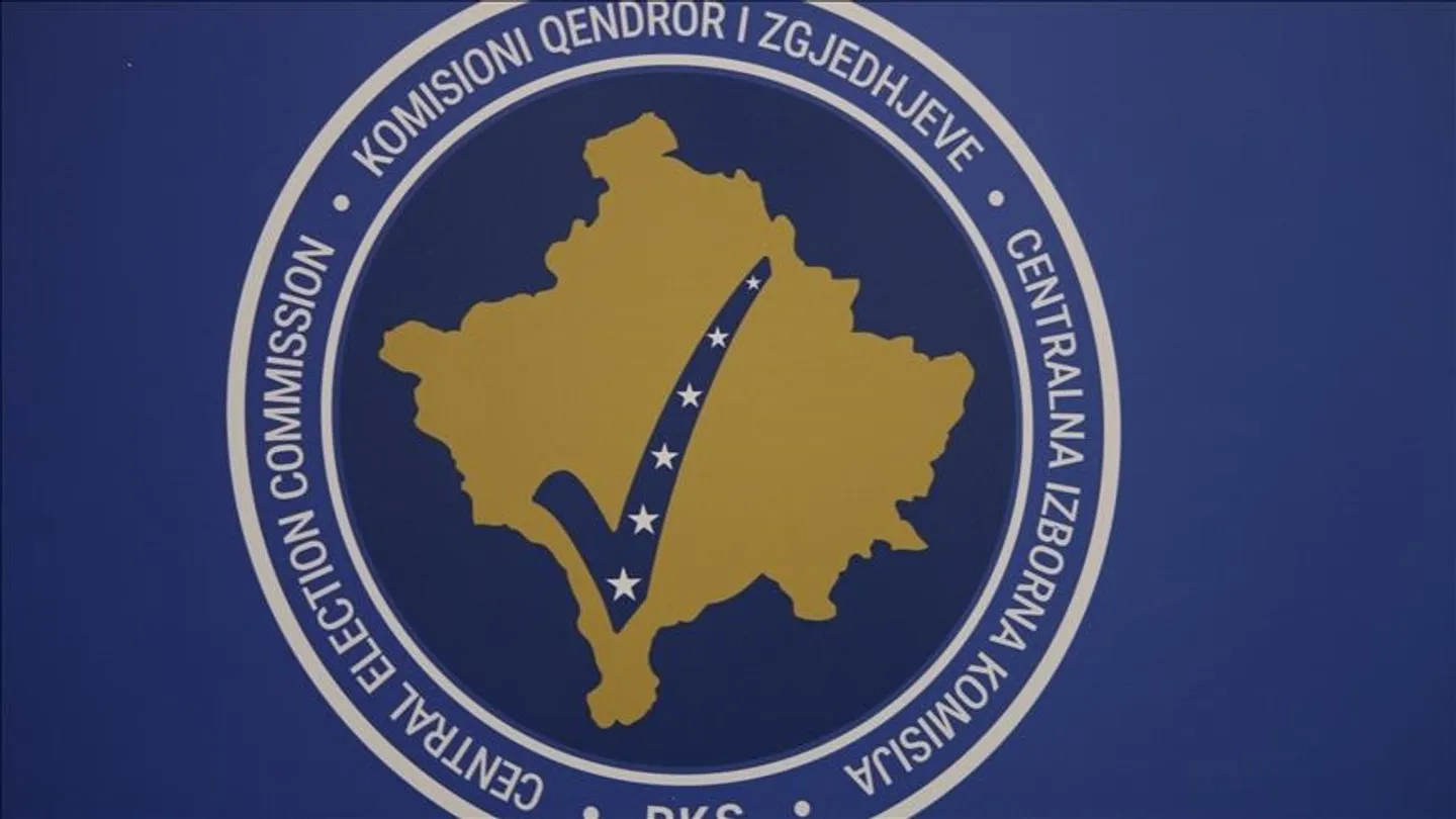 Kosovë, tre serbë dënohen me burgim për sulmin ndaj zyrave të KKZ-së në veri