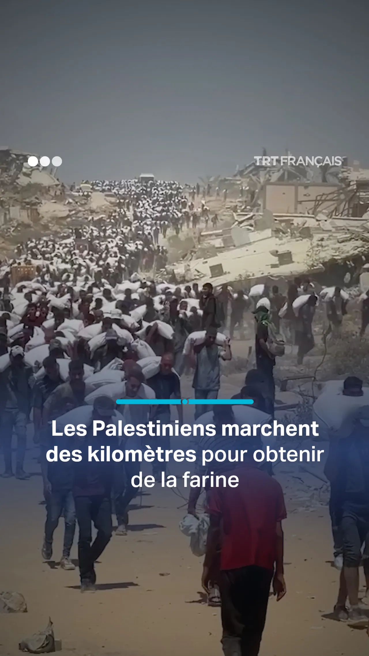 Les Palestiniens marchent des kilomètres pour obtenir de la farine