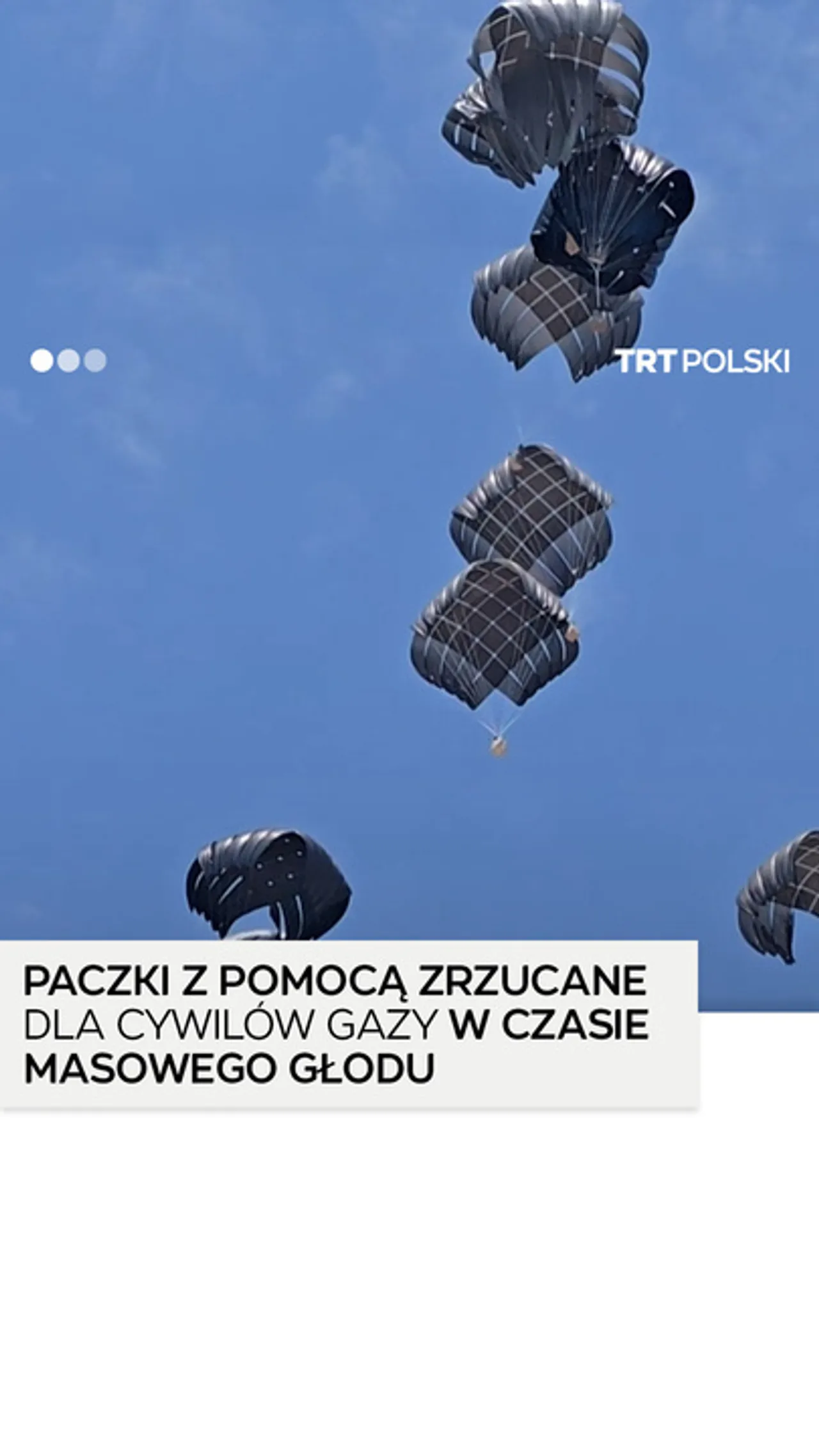 Paczki z pomocą zrzucane dla ludności cywilnej w Strefie Gazy w czasie kryzysu