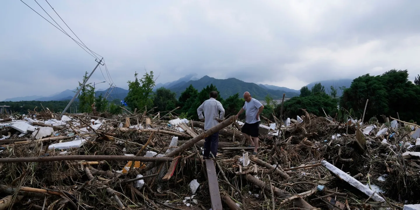 Chuva intensa e inundações deixam 30 mortos na capital da China
