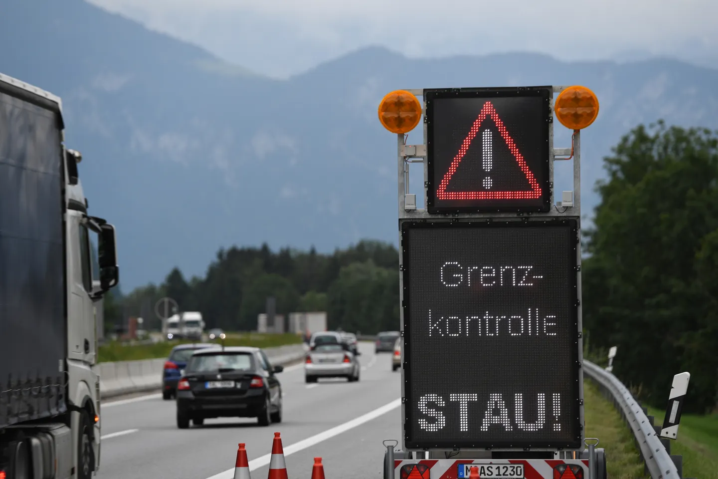 Zwischen Kontrolle und Chaos: Symbolpolitik statt Verantwortung