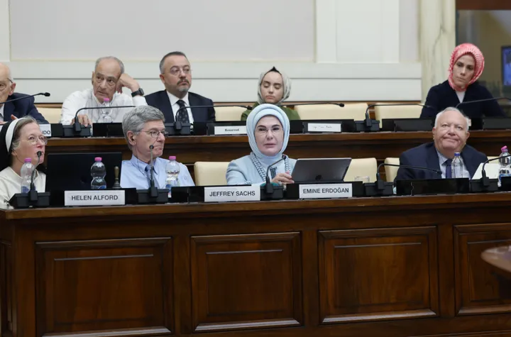 Primera dama Emine Erdogan reitera mensaje de que “el mundo es más grande que cinco” en el Vaticano