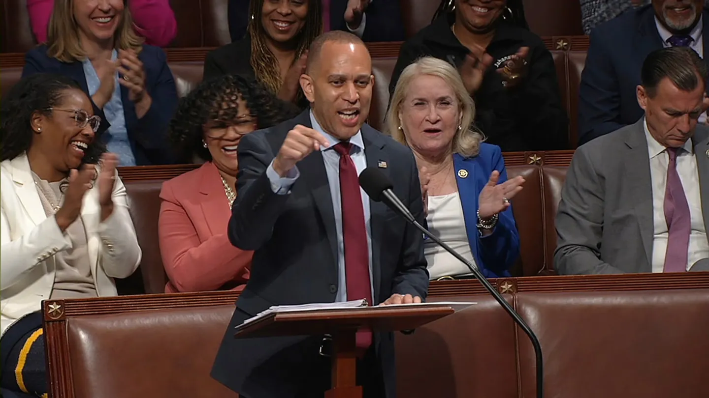 Hakeem Jeffries drags out 'magic minute' to derail Trump's megabill moment