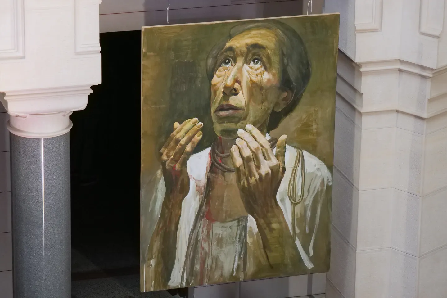 "Suze i molitva": U Sarajevu otvorena izložba Safeta Zeca povodom 30. godišnjice genocida