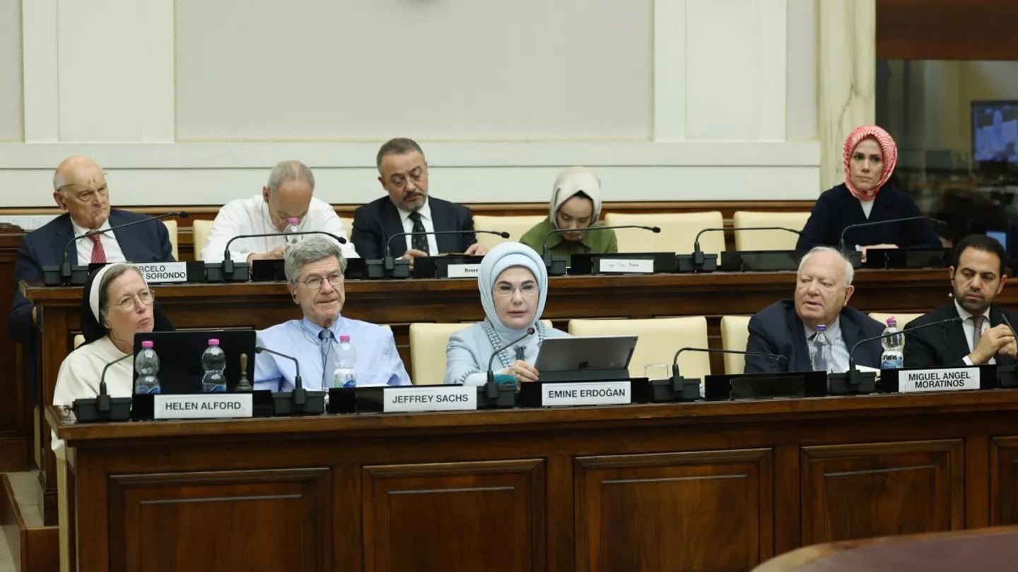 أمينة أردوغان تُوجه من الفاتيكان رسالة: "العالم أكبر من خمسة"