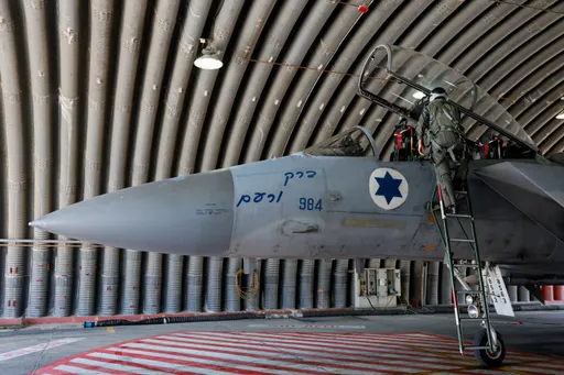 תקלה במטוס קרב ישראלי מעל איראן כמעט הובילה לנחיתת חירום – עוד כישלון במערכה.